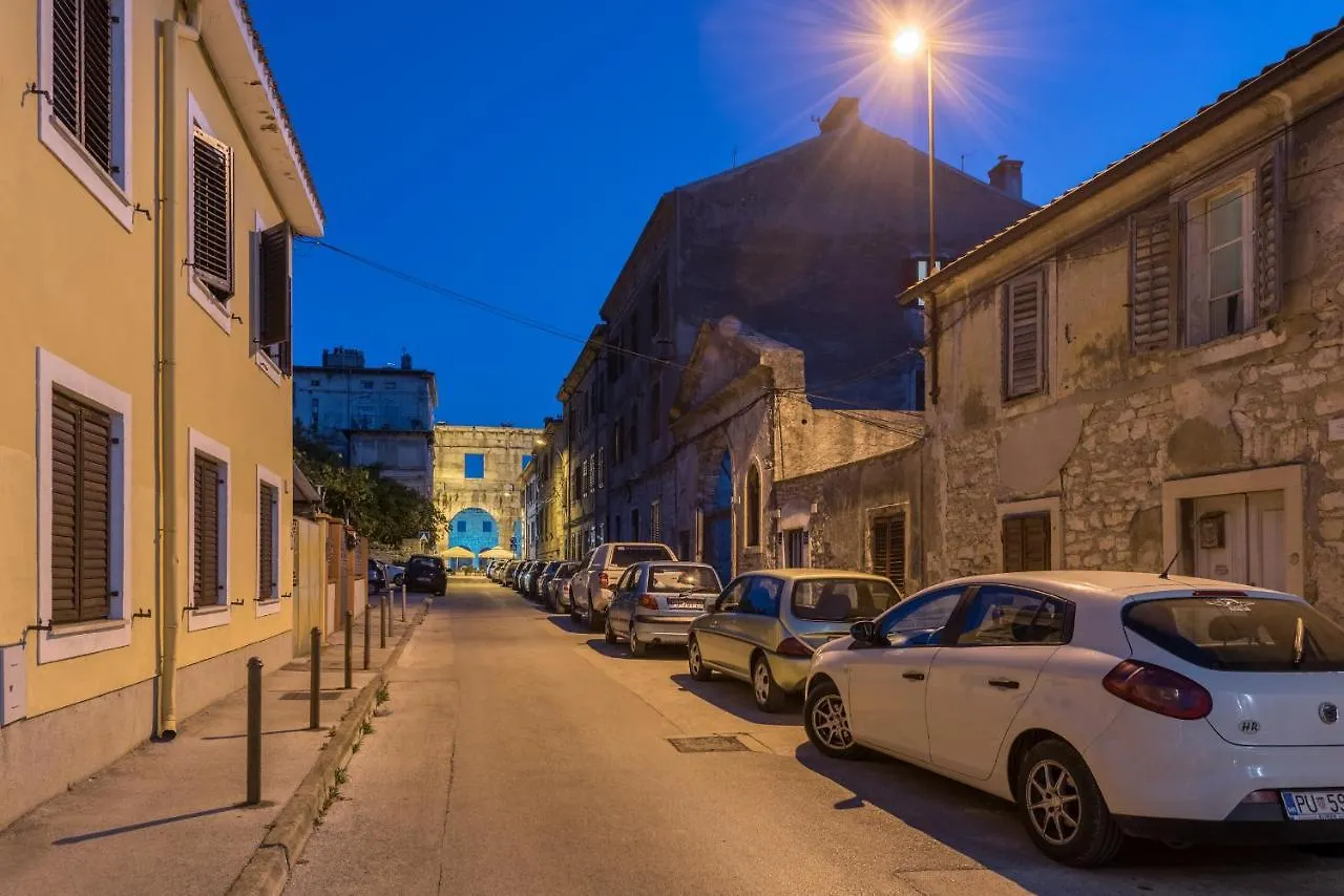 Deluxe Gladiators House - Parking Included Apartment Pula